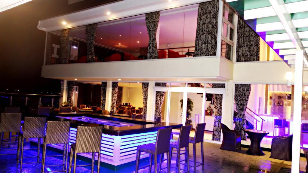 D Circle Hotel Manille Extérieur photo