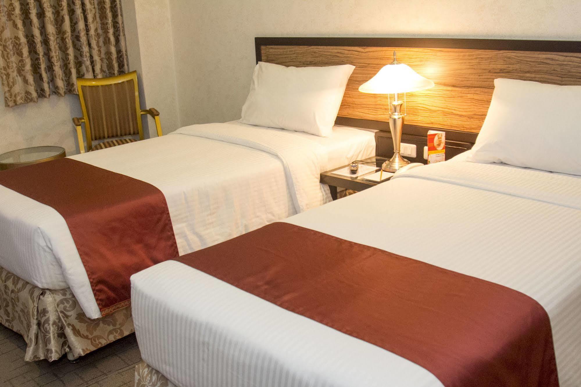 D Circle Hotel Manille Extérieur photo