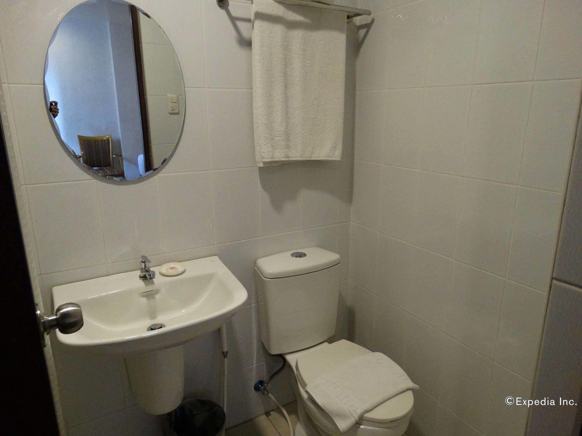 D Circle Hotel Manille Extérieur photo