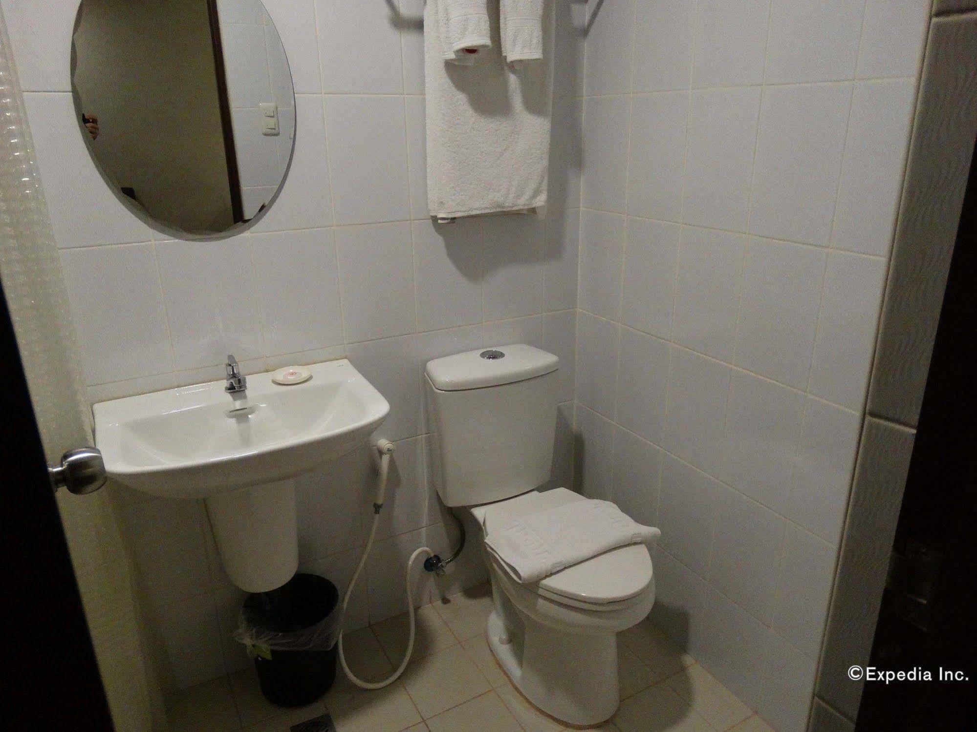 D Circle Hotel Manille Extérieur photo