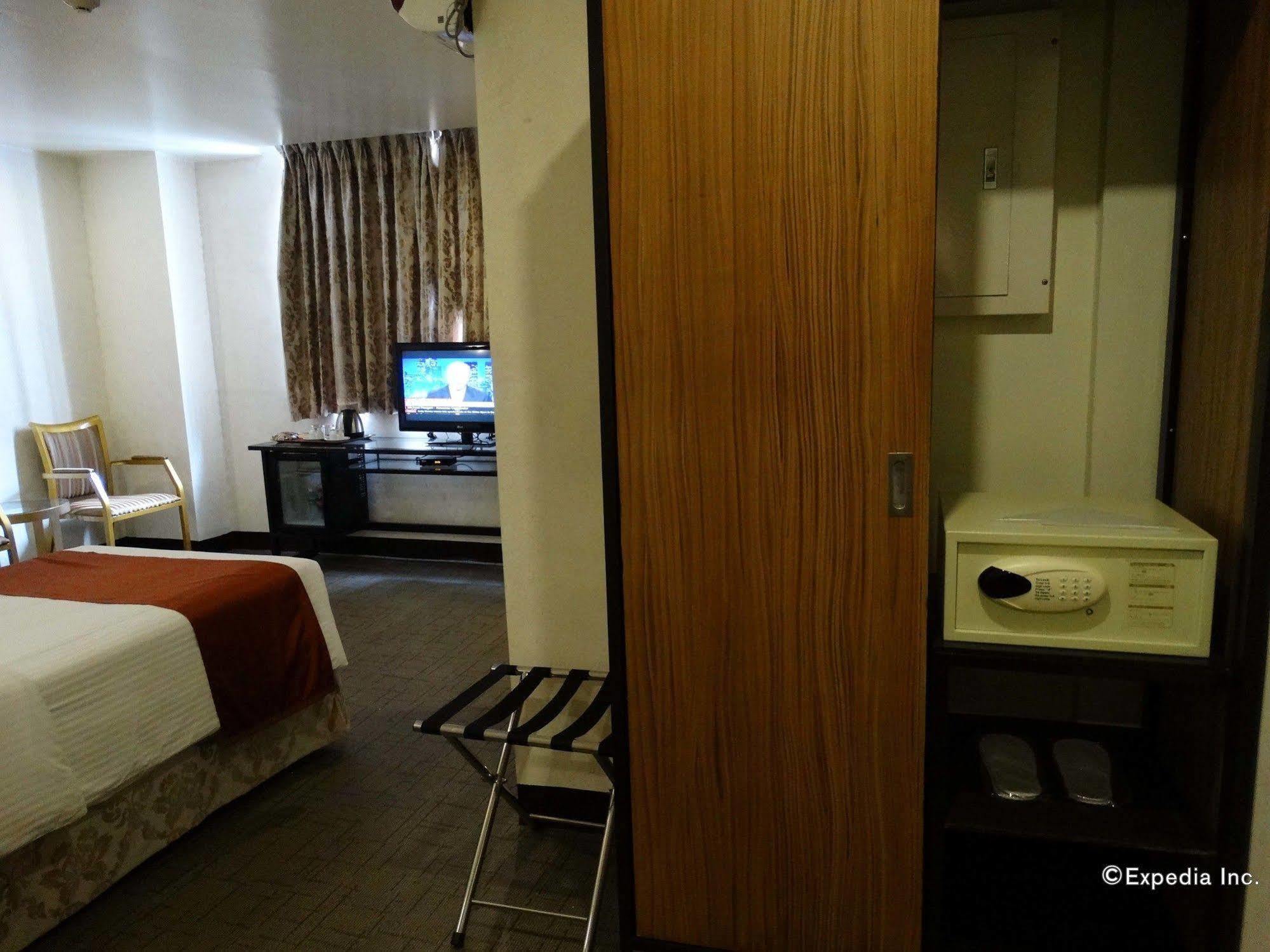 D Circle Hotel Manille Extérieur photo