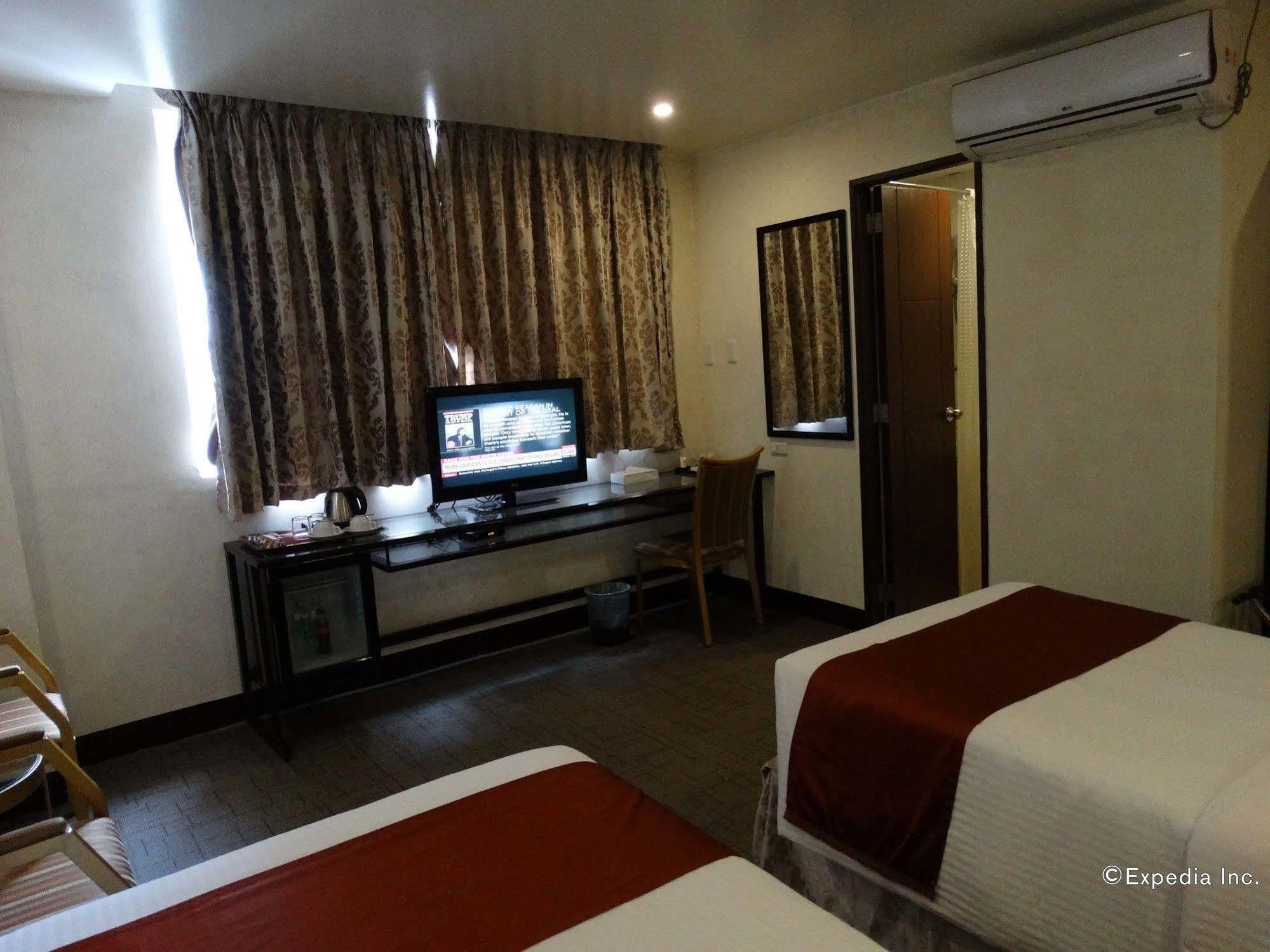 D Circle Hotel Manille Extérieur photo