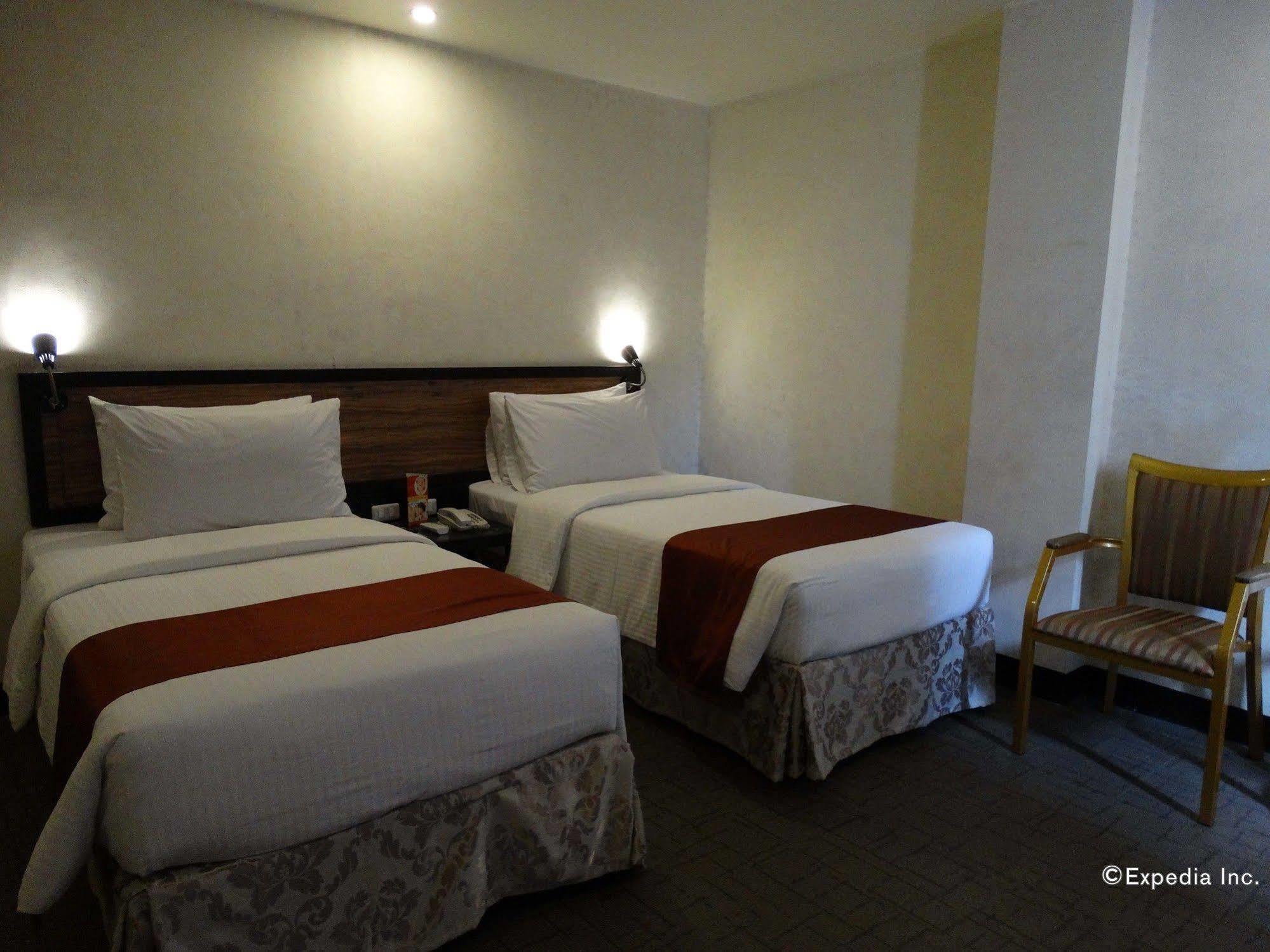 D Circle Hotel Manille Extérieur photo