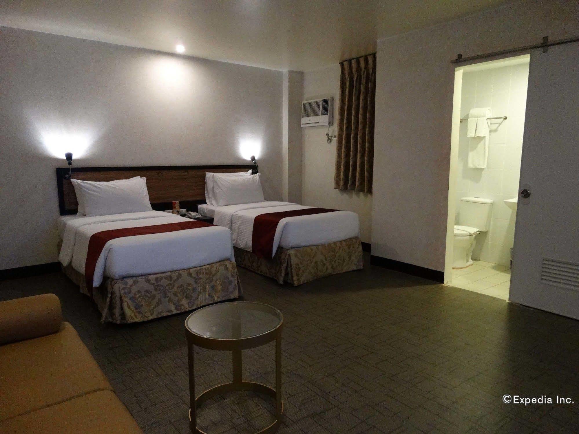 D Circle Hotel Manille Extérieur photo