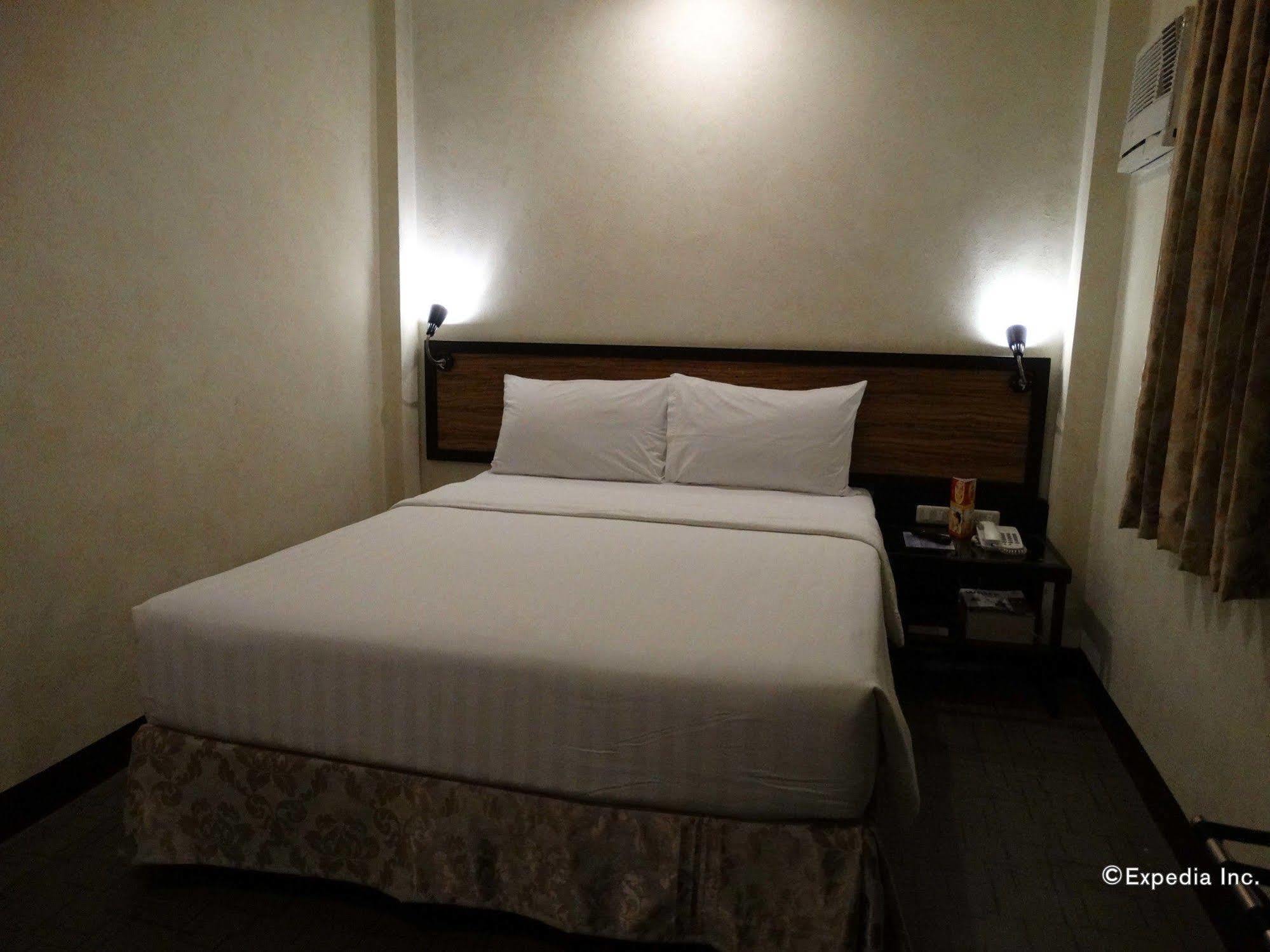 D Circle Hotel Manille Extérieur photo