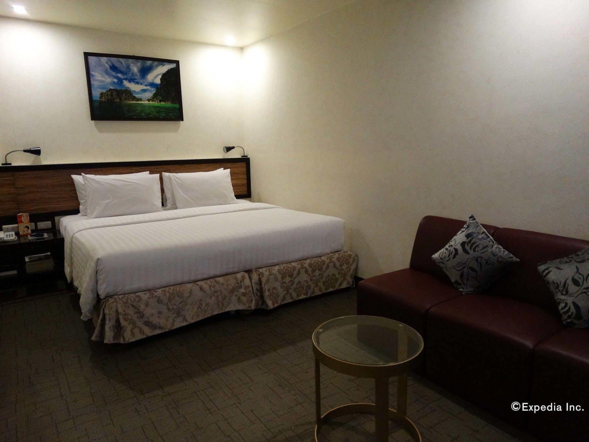 D Circle Hotel Manille Extérieur photo