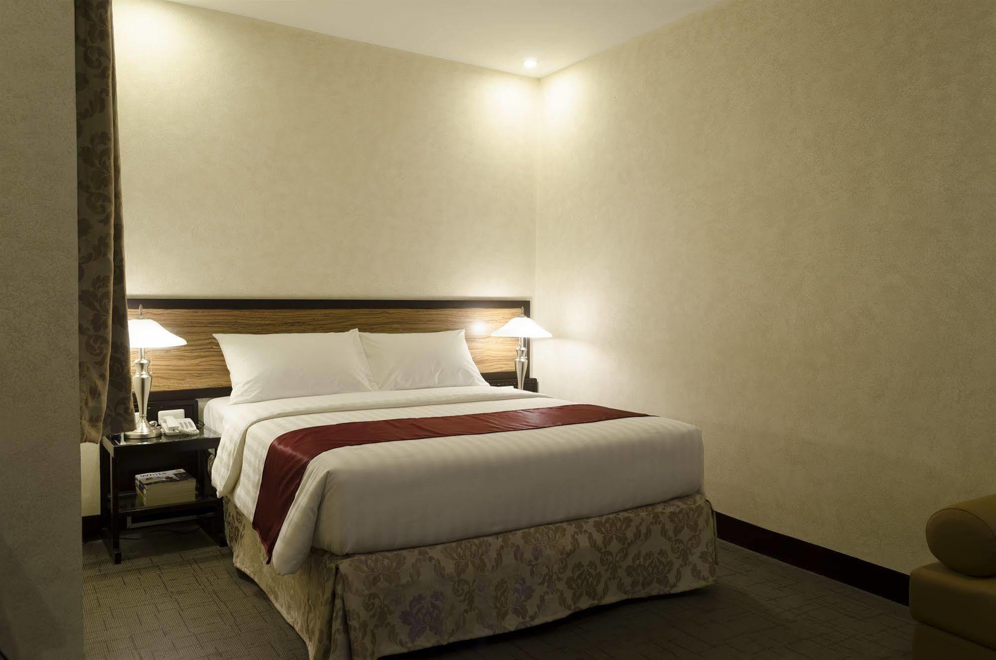 D Circle Hotel Manille Extérieur photo