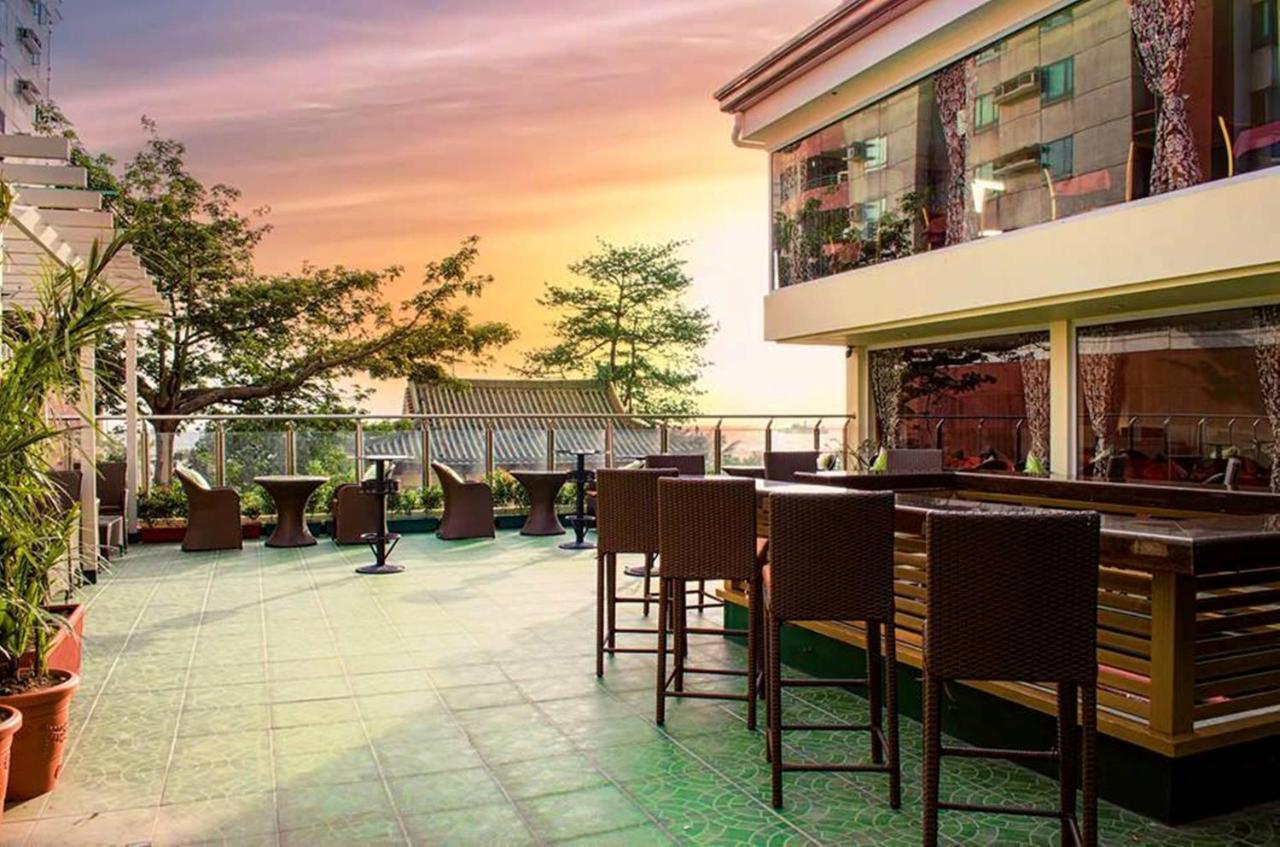 D Circle Hotel Manille Extérieur photo