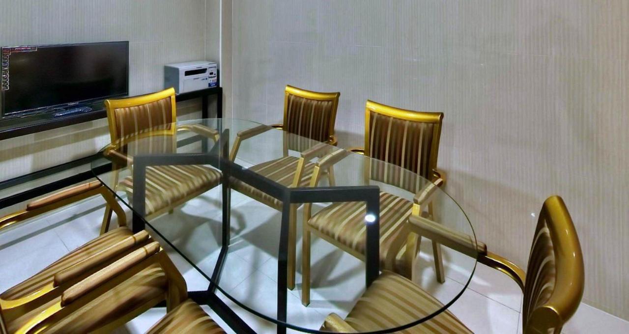 D Circle Hotel Manille Extérieur photo